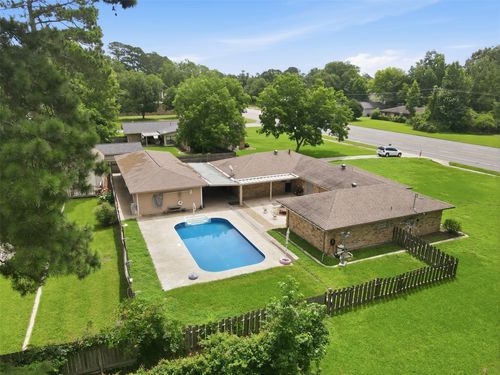 1302 W Sabine St, Carthage, TX, 75633-2824 | Card Image