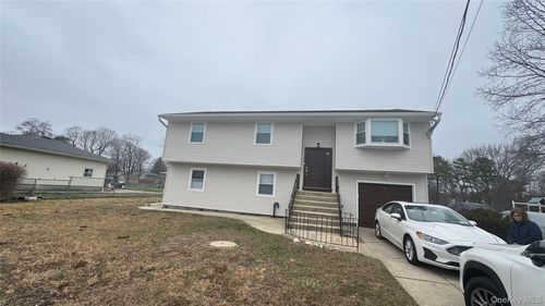 47 Drayton Ave, Bay Shore, NY, 11706-3045 | Card Image