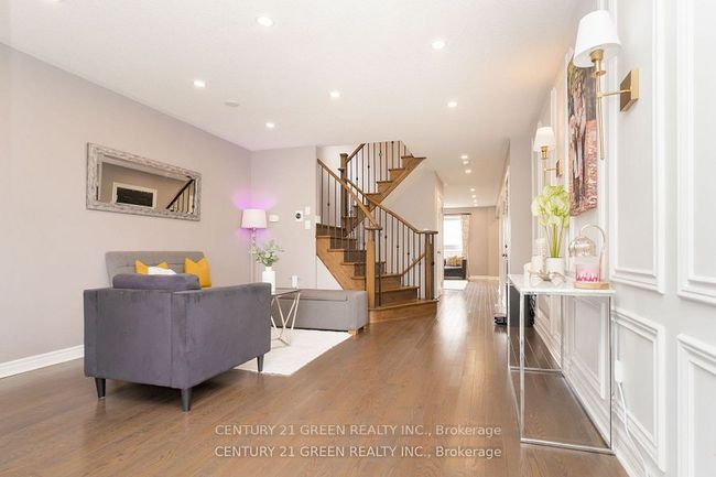 94 Snowling Dr, House attached with 6 bedrooms, 4 bathrooms and 2 parking in Ajax ON | Image 4