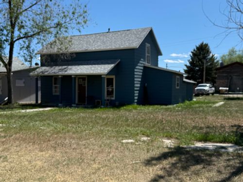 711 Amoretti St, Thermopolis, WY, 82443-3033 | Card Image