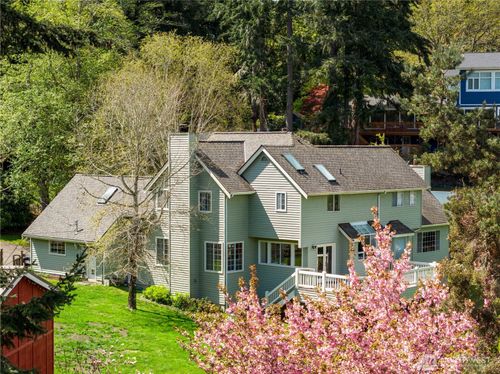 8484 Ne County Park Rd, Bainbridge Island, WA, 98110-3071 | Card Image