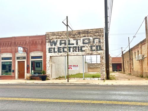 509 Conrad Hilton Blvd, Cisco, TX, 76437-3135 | Card Image