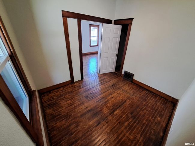1417 S 8 Th St, House other with 2 bedrooms, 2 bathrooms and null parking in Clinton IA | Image 6
