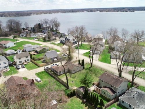 11720 Todds Ln, Whitmore Lake, MI, 48189-9305 | Card Image