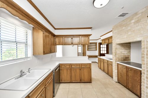 8006 Oakington Dr, Houston, TX, 77071-2021 | Card Image