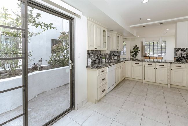 A1 - 501 E Palmer Ave, Condo with 3 bedrooms, 3 bathrooms and 2 parking in Glendale CA | Image 11