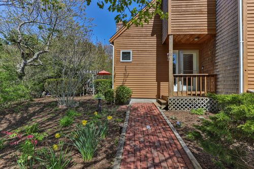 27 Blueberry Rd, Provincetown, MA, 02657-1235 | Card Image