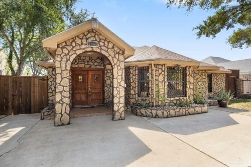 2306 Flores Dr, Mission, TX, 78574-7315 | Card Image