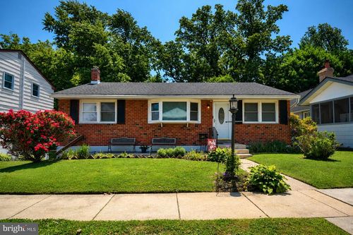 411 Sharp Ave, GLENOLDEN, PA, 19036-2311 | Card Image