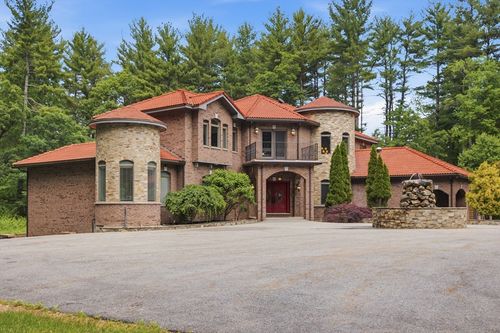 8 Janice Ave, North Reading, MA, 01864-1414 | Card Image