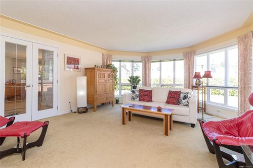 6377 Rodolph Rd, Victoria, BC, V8Z5W2 | Card Image