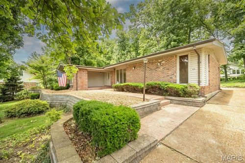 425 Kenilworth Ln, Ballwin, MO, 63011-2508 | Card Image