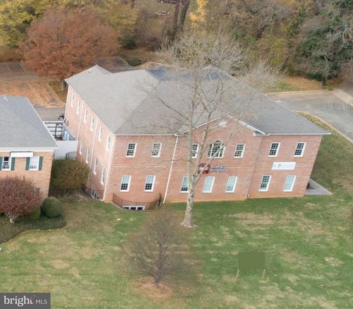 560 Broadview Ave, WARRENTON, VA, 20186-2046 | Card Image