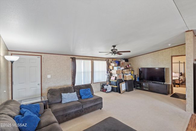 Living Area | Image 10