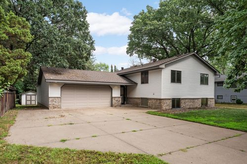 7719 Knollwood Dr, Mounds View, MN, 55112-5824 | Card Image