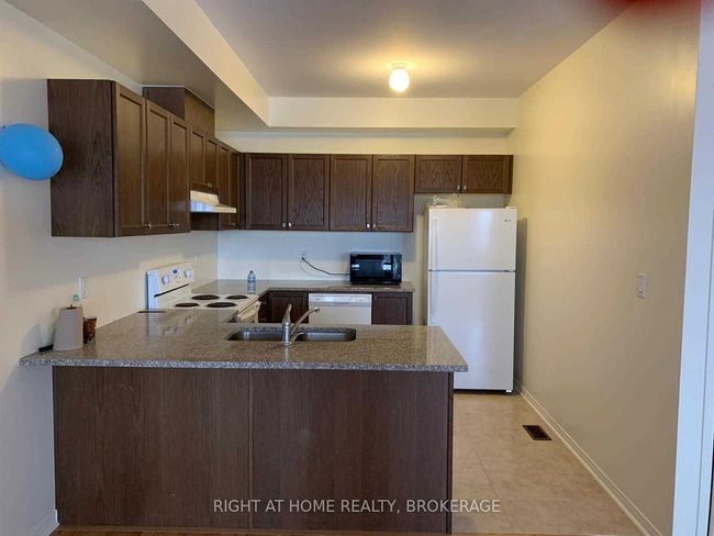 71 Ness Dr, House attached with 3 bedrooms, 3 bathrooms and 3 parking in Richmond Hill ON | Image 5