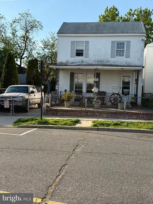 4 W 9th St, MARCUS HOOK, PA, 19061-4510 | Card Image