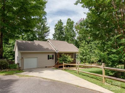 138 Lone Eagle Lane, House other with 3 bedrooms, 2 bathrooms and null parking in Hendersonville NC | Image 1