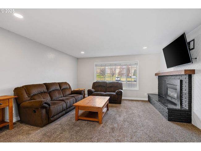 1524 Sw 44 Th St, House other with 4 bedrooms, 3 bathrooms and 2 parking in Pendleton OR | Image 8