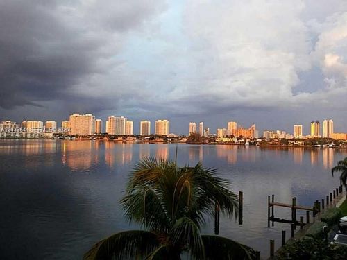 4c-16546 Ne 26th Ave, North Miami Beach, FL, 33160-4020 | Card Image