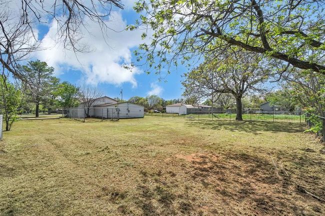 705 E Cleveland St, House other with 2 bedrooms, 1 bathrooms and null parking in Mangum OK | Image 6