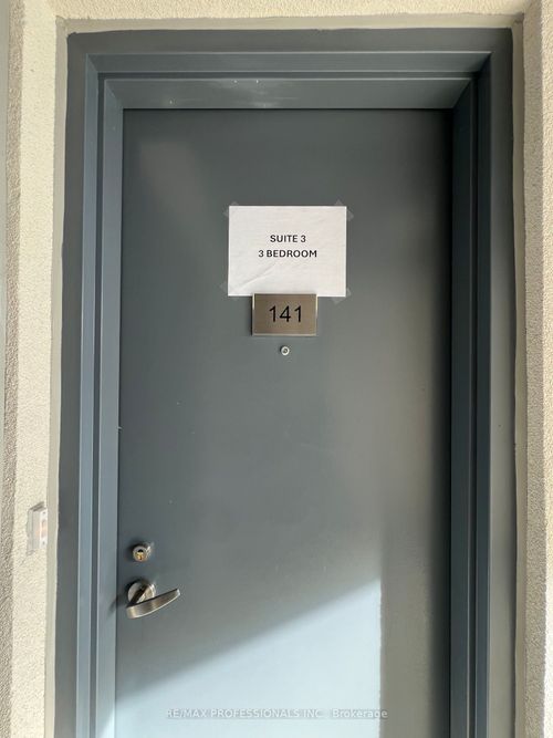 141-62 Dixfield Dr, Etobicoke, ON, M9C4J3 | Card Image