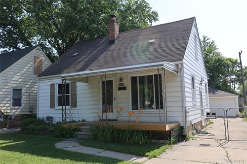 27226 Lawnwood St, Roseville, MI, 48066-7920 | Card Image