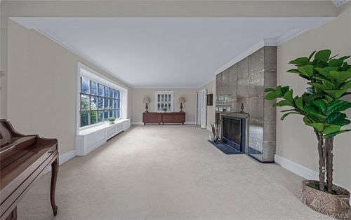 11 South Dr, Great Neck, NY, 11021-1930 | Card Image