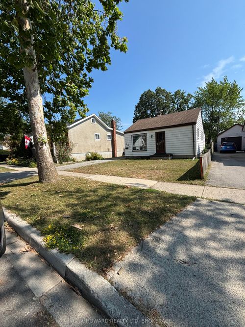 389 Hennepin Ave, Welland, ON, L3B4T4 | Card Image