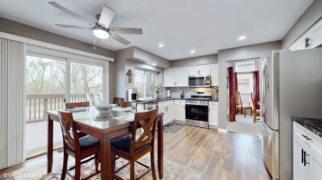 445 Harvest Gate, House other with 4 bedrooms, 4 bathrooms and 2 parking in Lake In The Hills IL | Image 9