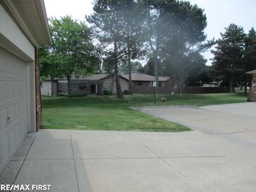 13861 Provincial Dr, Sterling Heights, MI, 48313-2020 | Card Image
