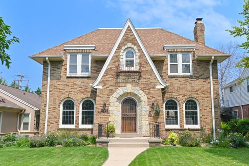 8924 Jackson Park Blvd, Wauwatosa, WI, 53226-2714 | Card Image