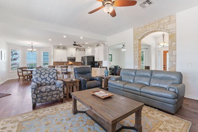30112 Twin Creek Dr, House other with 3 bedrooms, 2 bathrooms and 6 parking in Georgetown TX | Image 5