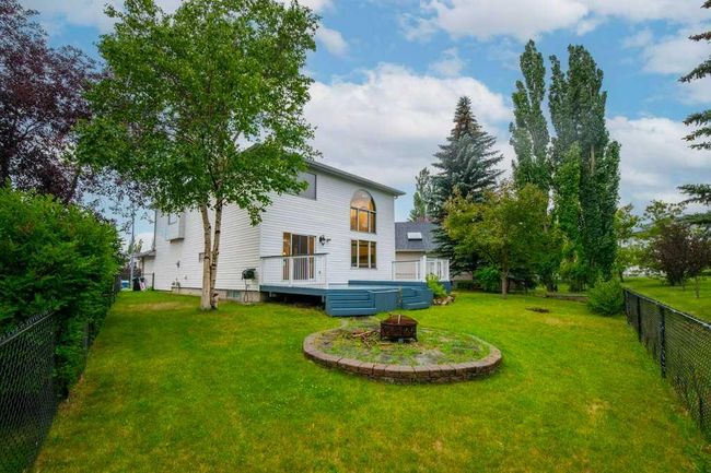321 Douglas Ridge Pl Se, House detached with 3 bedrooms, 2 bathrooms and 2 parking in Calgary AB | Image 9