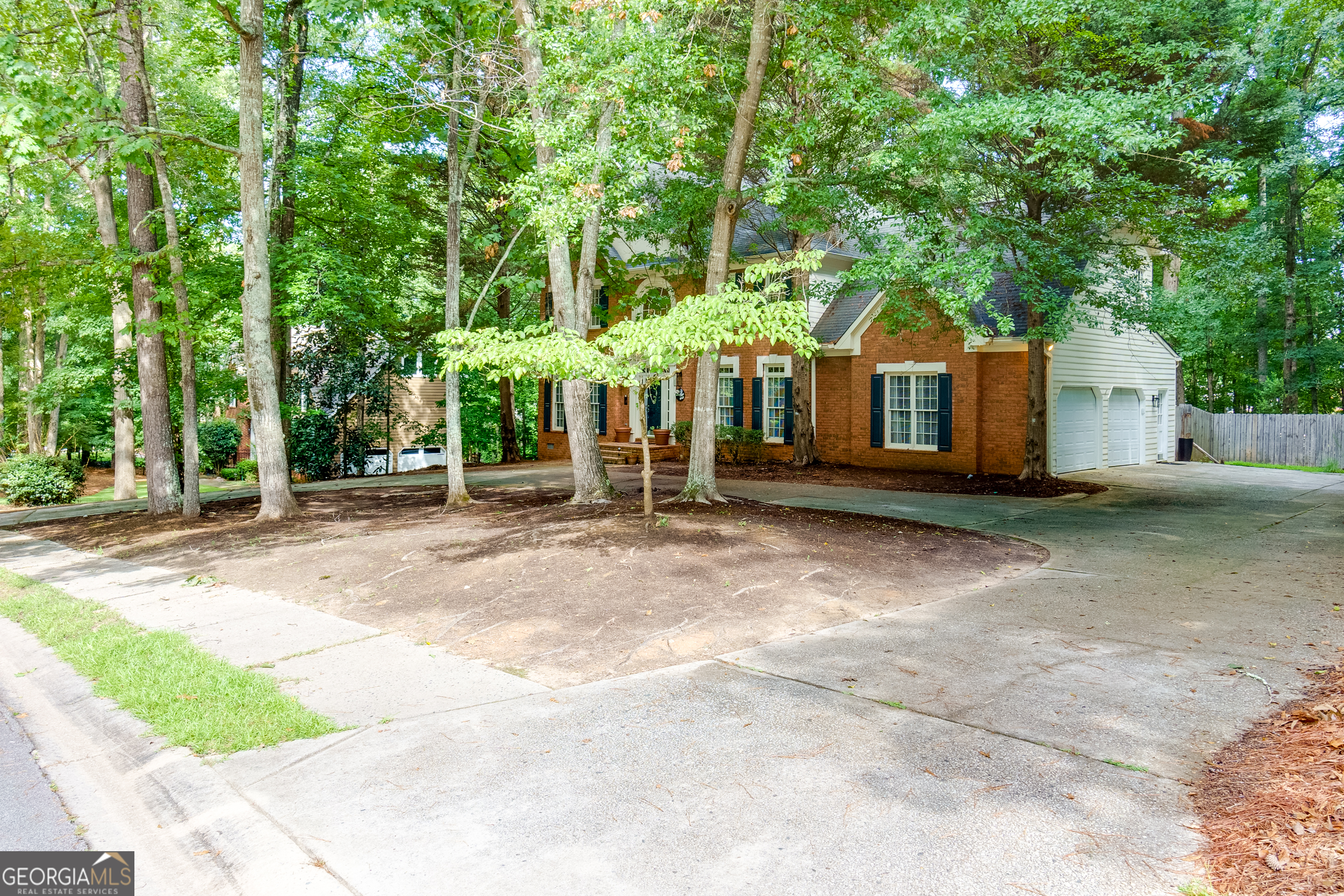 Lakeland Cir, Fayetteville, GA 30215