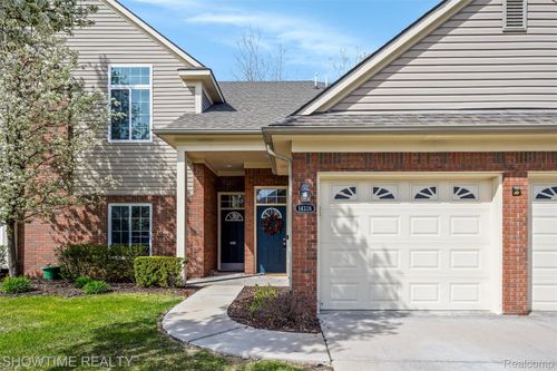14326 Shadywood Dr, Sterling Heights, MI, 48312-3428 | Card Image