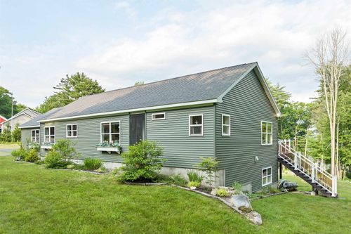 289 Center St, Wolfeboro, NH, 03894-4812 | Card Image