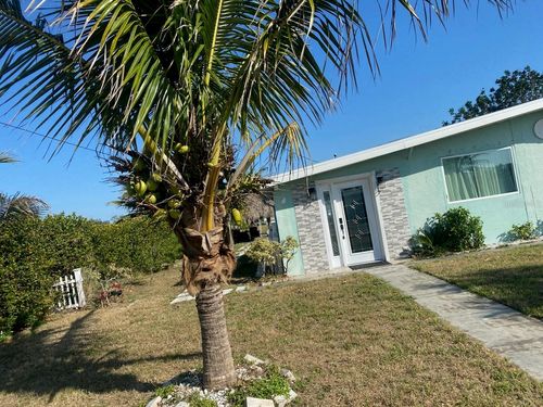 471 Sharon Cir, PORT CHARLOTTE, FL, 33952-8345 | Card Image
