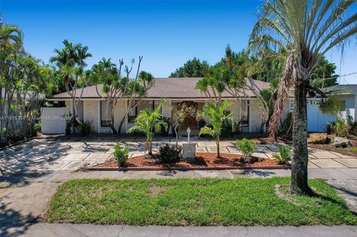 1-2310 Ne 195th St, Miami, FL, 33180-2130 | Card Image