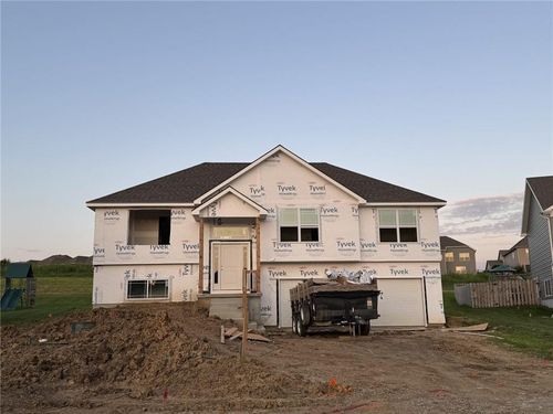 19235 Cherokee Ct, Saint Joseph, MO, 64505-2500 | Card Image