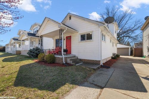 22110 Rosedale St, Saint Clair Shores, MI, 48080-3562 | Card Image