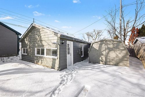 2960 Glenbroke St, Keego Harbor, MI, 48320-1101 | Card Image