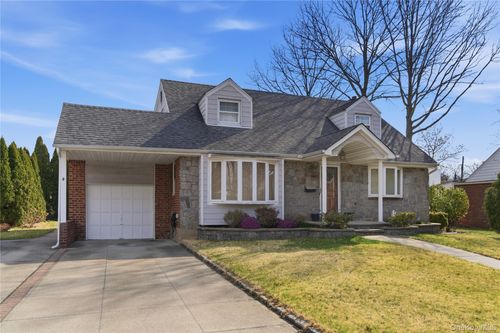 119 Woodoak Drive, North Hempstead, NY, 11590 | Card Image