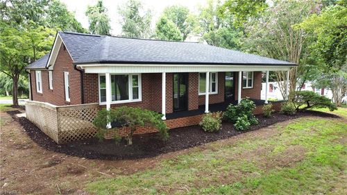 790 Mountain Park Rd, State Road, NC, 28676-8716 | Card Image