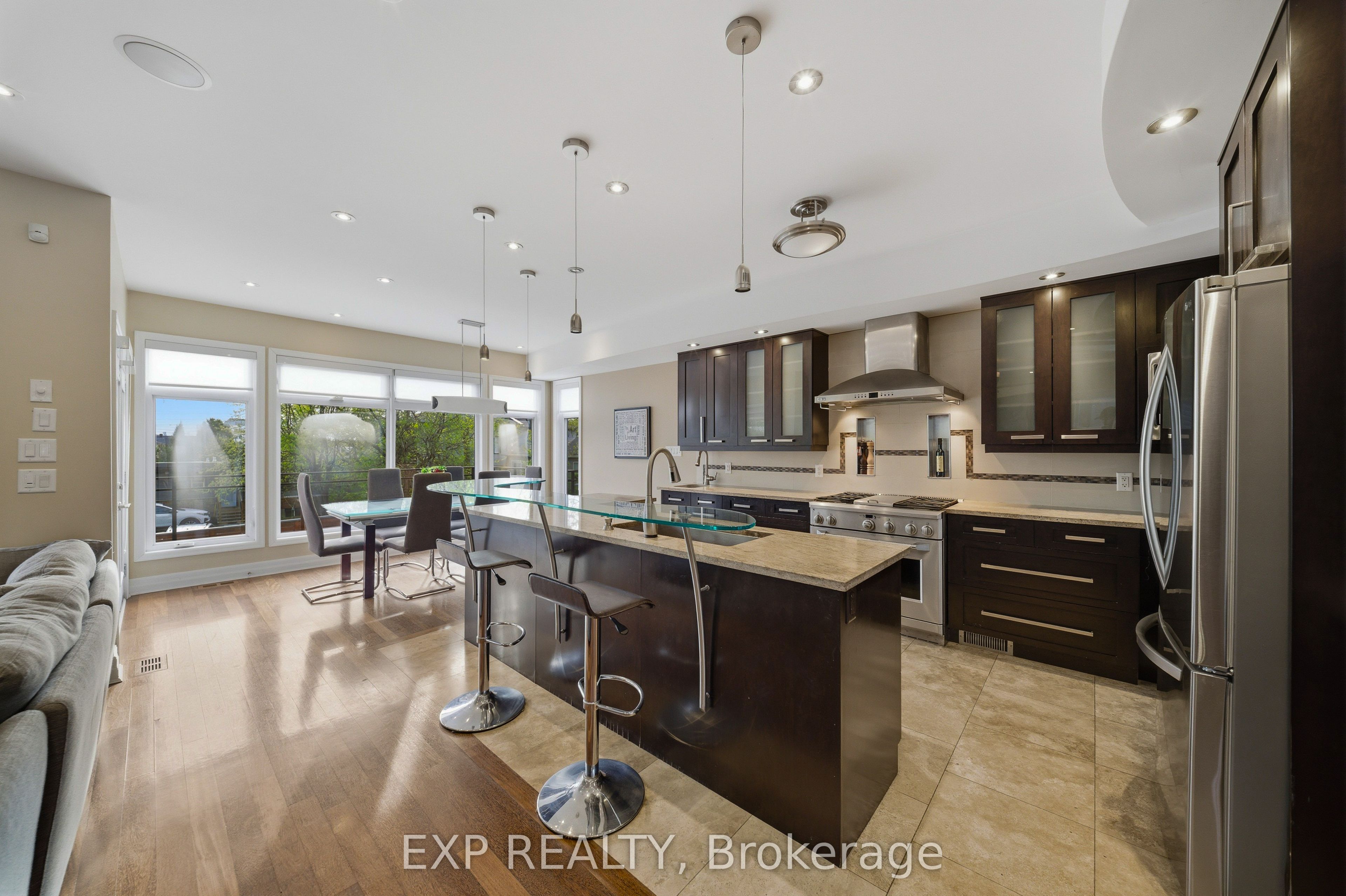 Residential Lease in Cyrville - Carson Grove - Pineview 5