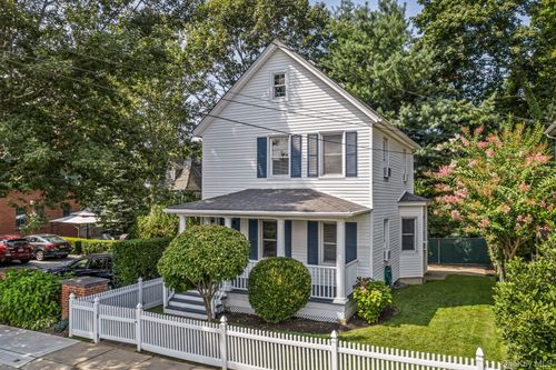 9 Underhill Ave, Locust Valley, NY, 11560-1813 | Card Image