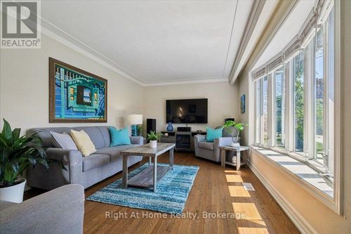 275 Kent Cres, Burlington, ON, L7L4T2 | Card Image