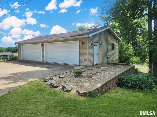 215 2nd St, Sparland, IL, 61565-7534 | Card Image