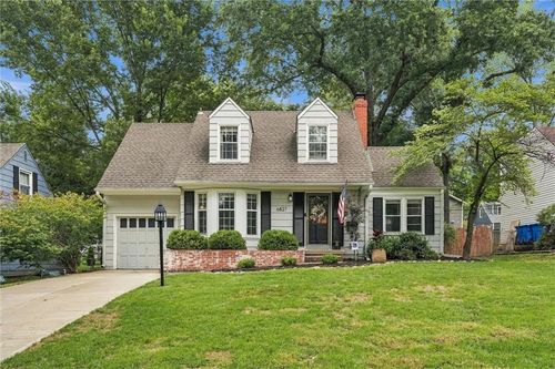 6827 Granada Ln, Prairie Village, KS, 66208-1634 | Card Image