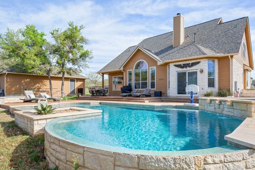 154 Old Settlers Dr, Bastrop, TX, 78602-3572 | Card Image